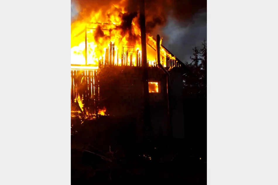 43 strażaków walczyło z ogniem, Straty sięgają 1 mln zł - zdjęcie 9