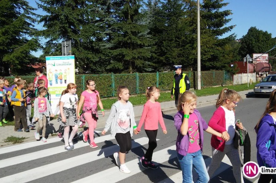 Policjanci przeprowadzili 60 spotkań z dziećmi, patrolowali też rejony szkół - zdjęcie 3