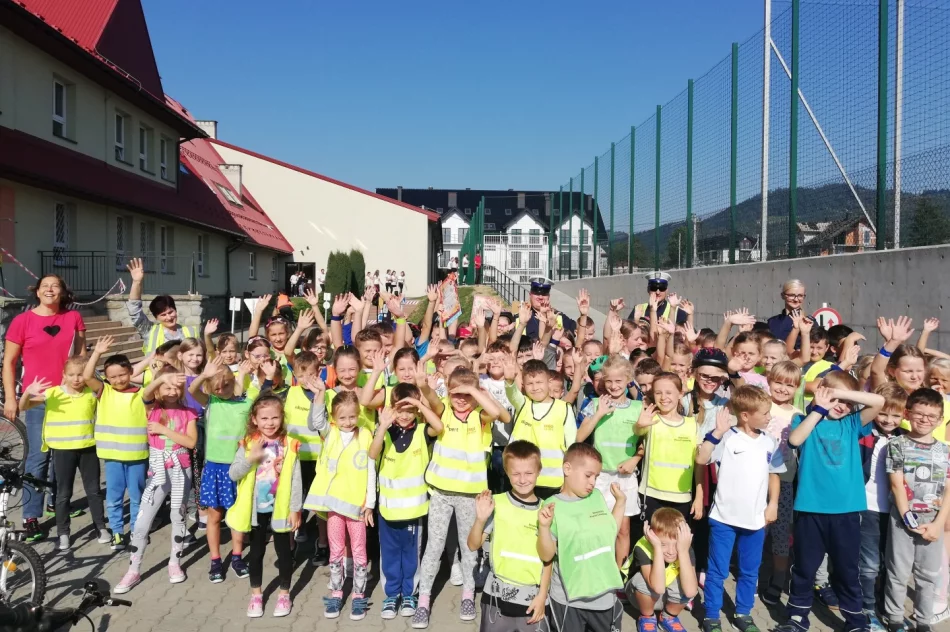 „Miasteczko rowerowe” - plenerowa zabawa z walorem edukacyjnym w SP Mordarka  - zdjęcie 7