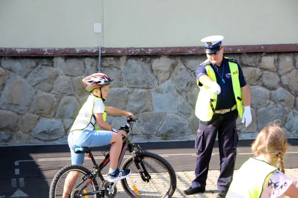 „Miasteczko rowerowe” - plenerowa zabawa z walorem edukacyjnym w SP Mordarka  - zdjęcie 14