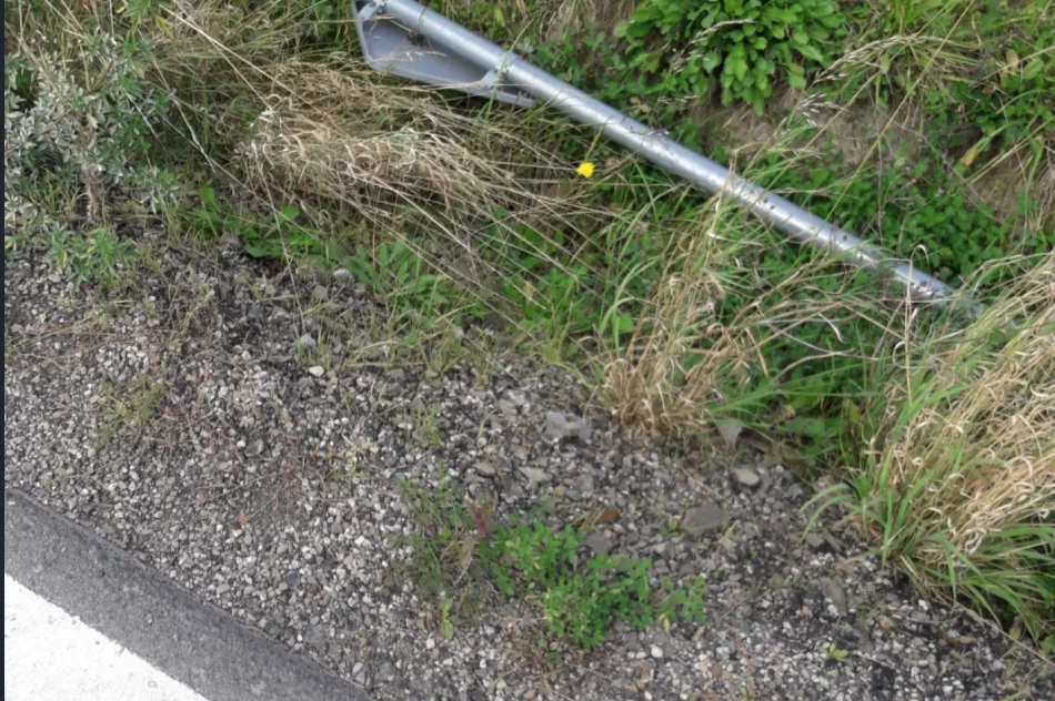 Droga wyremontowana, znaki zostały w... rowach - zdjęcie 2