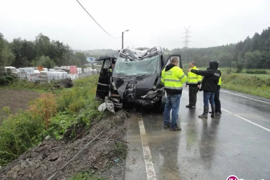 Jedna osoba nie żyje, sześć jest rannych. Wracali z wesela w Limanowej - zdjęcie 3