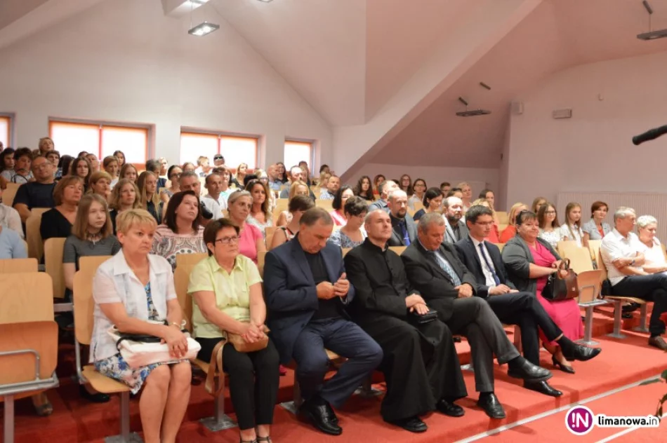 Zdolni uczniowie otrzymali stypendium - zdjęcie 3