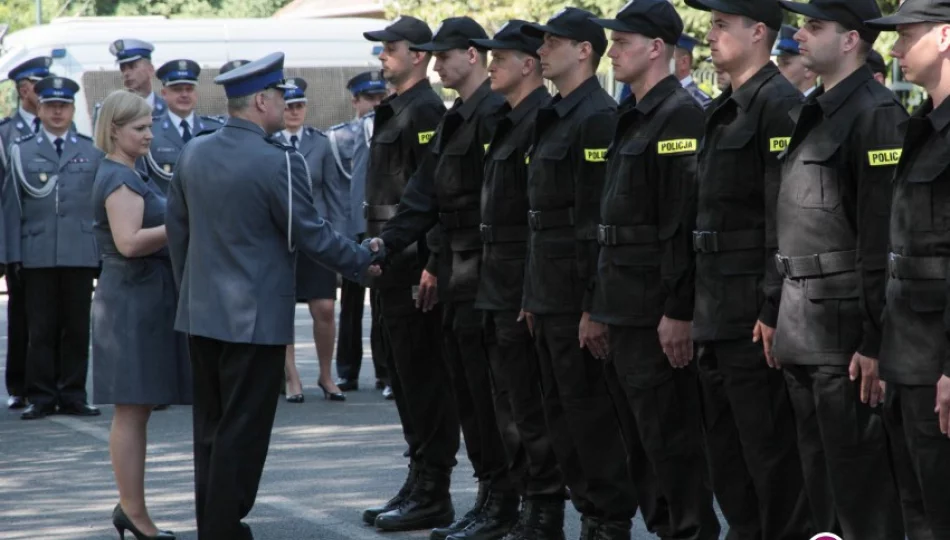 Trzech nowych policjantów zasili szeregi limanowskiej policji - zdjęcie 1