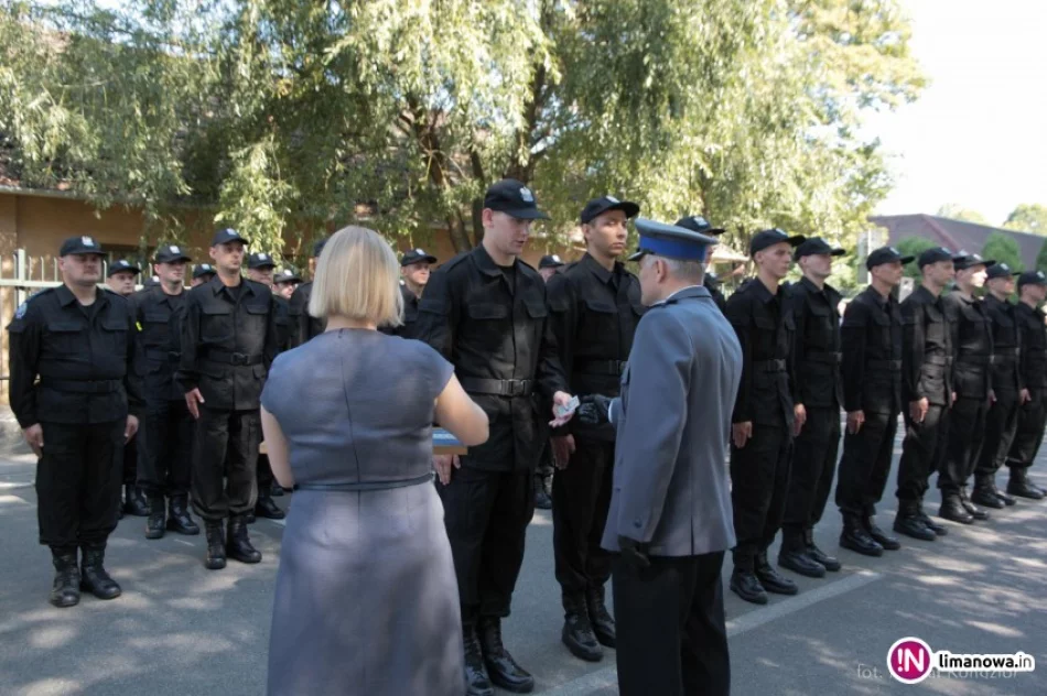 Trzech nowych policjantów zasili szeregi limanowskiej policji - zdjęcie 4