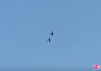 Podniebne akrobacje nad centrum miasta (wideo) - zdjęcie główne