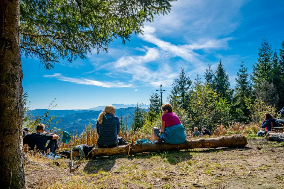 Piękna Mogielica, ale pełna... śmieci - zdjęcie 6