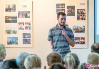 Biblioteka wypełniła się po brzegi w czasie spotkania z Jaśkiem Melą - zdjęcie główne