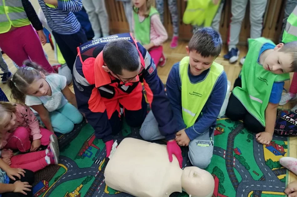 Ratownicy szkolili uczniów z pierwszej pomocy - zdjęcie 2