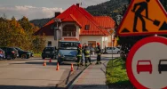 32-latek wbiegł przed dostawczy samochód. Ratował 3-letnią dziewczynkę, która wtargnęła na jezdnię - zdjęcie 3