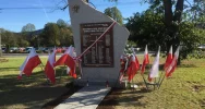 „Ta, co nie zginęła…” łączy pokolenia – uroczystość patriotyczna w Męcinie - zdjęcie 2