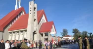 „Ta, co nie zginęła…” łączy pokolenia – uroczystość patriotyczna w Męcinie - zdjęcie 3