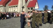 „Ta, co nie zginęła…” łączy pokolenia – uroczystość patriotyczna w Męcinie - zdjęcie 4
