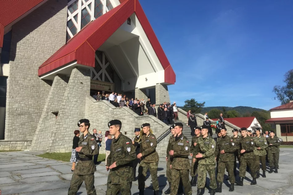 „Ta, co nie zginęła…” łączy pokolenia – uroczystość patriotyczna w Męcinie - zdjęcie 15