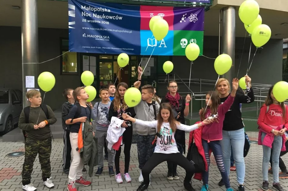 Uczniowie z Mordarki i Kaniny na Małopolskiej Nocy Naukowców 2018 - zdjęcie 4