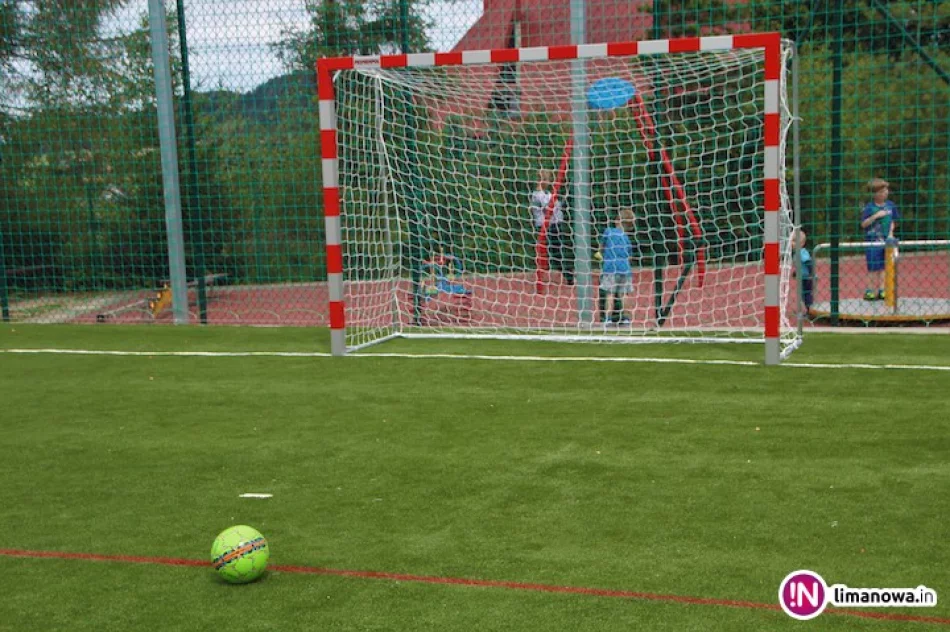 Gmina za 652 tys. zł wybudowała dwa boiska przy szkołach - zdjęcie 2