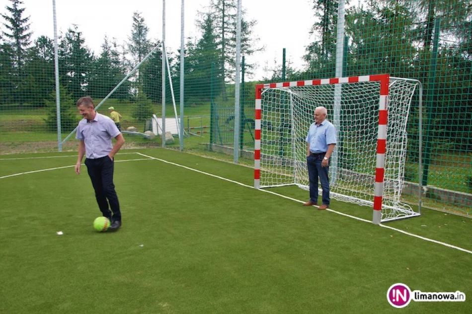 Gmina za 652 tys. zł wybudowała dwa boiska przy szkołach - zdjęcie 4