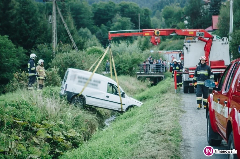 Samochód osunął się do rowu - zdjęcie 2