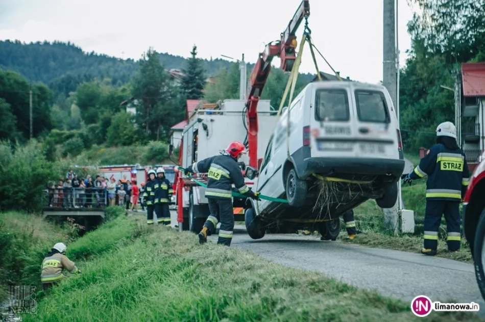 Samochód osunął się do rowu - zdjęcie 3