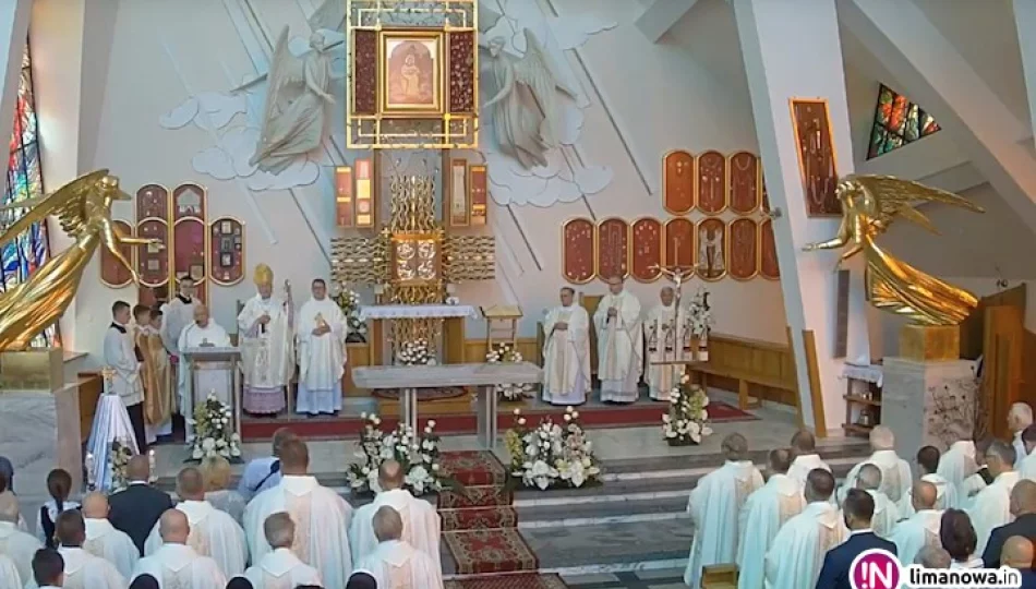 Biskup konsekrował świątynię (wideo) - zdjęcie 1