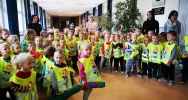 "Odblaskowa" czwórka - mrugające opaski dla 179 uczniów - zdjęcie 3