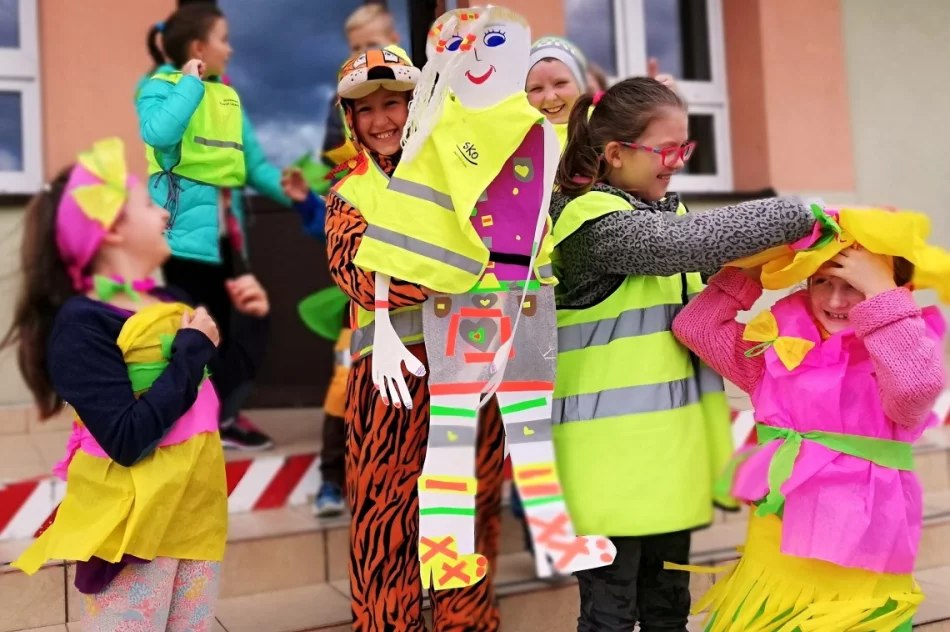 Happening „Odblaskowa Szkoła – to My"  w SP Mordarka - zdjęcie 2