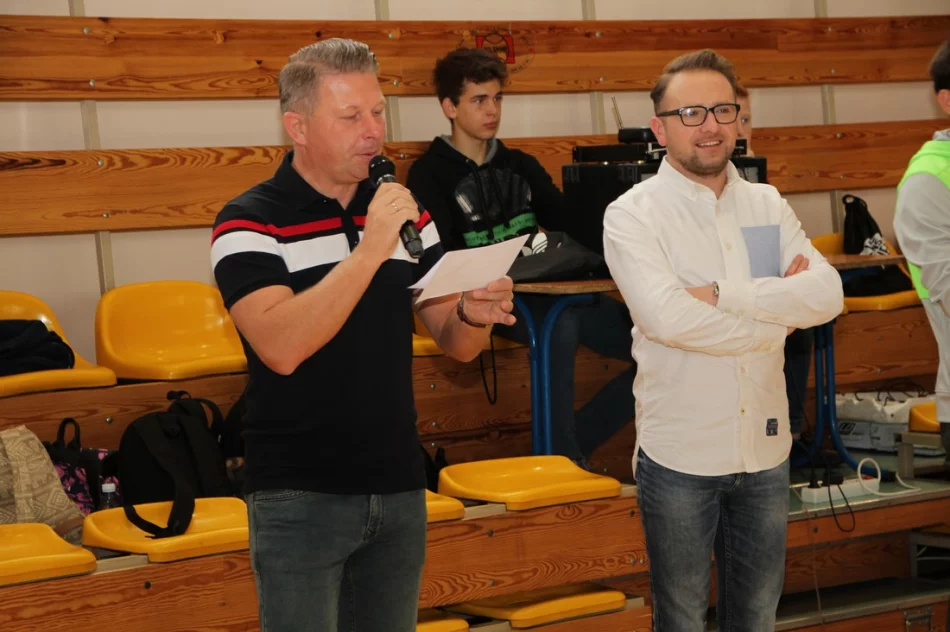 Dziewczęta z Nowego Rybia mistrzyniami halowej piłki nożnej  - zdjęcie 2