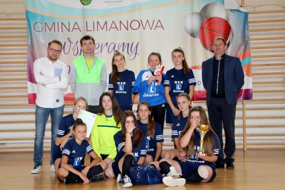 Dziewczęta z Nowego Rybia mistrzyniami halowej piłki nożnej  - zdjęcie 5