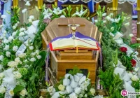 Tłumy wiernych pożegnały prałata Jana Bukowca.  'Ciekawe jak to jest w niebie?' - zdjęcie główne