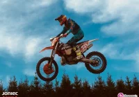 Emil Juszczak zmierza po Mistrzostwo Polski, nie przeszkodził mu nawet upadek - zdjęcie główne