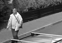 Rozpoznajesz go? Włamał się i okradł zakład fotograficzny - zdjęcie główne