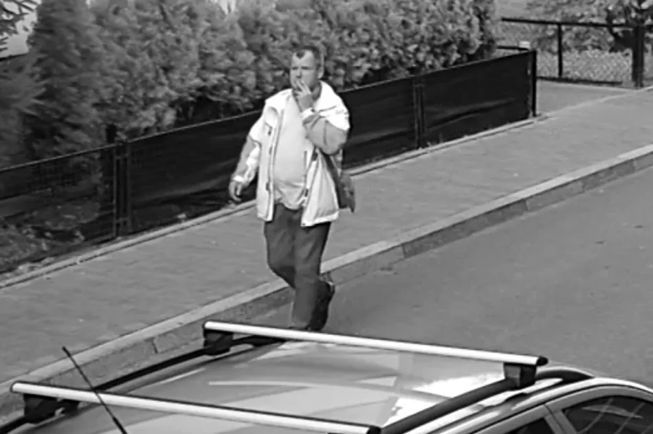 Rozpoznajesz go? Włamał się i okradł zakład fotograficzny - zdjęcie 2