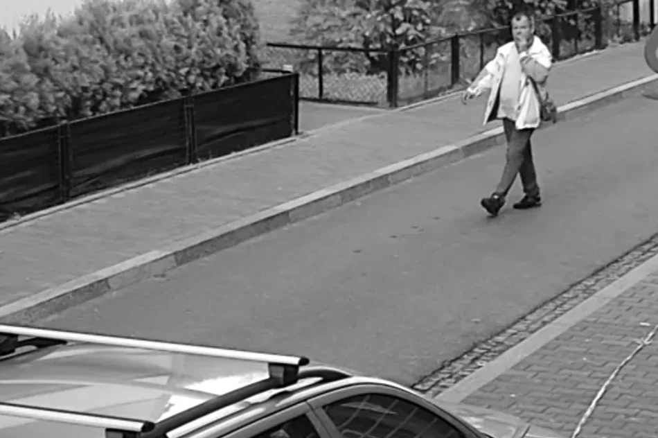 Rozpoznajesz go? Włamał się i okradł zakład fotograficzny - zdjęcie 3
