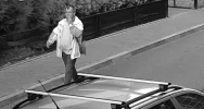Rozpoznajesz go? Włamał się i okradł zakład fotograficzny - zdjęcie 4