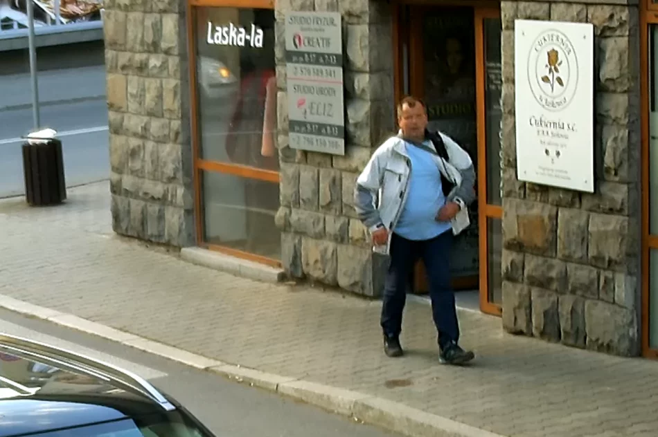 Rozpoznajesz go? Włamał się i okradł zakład fotograficzny - zdjęcie 6