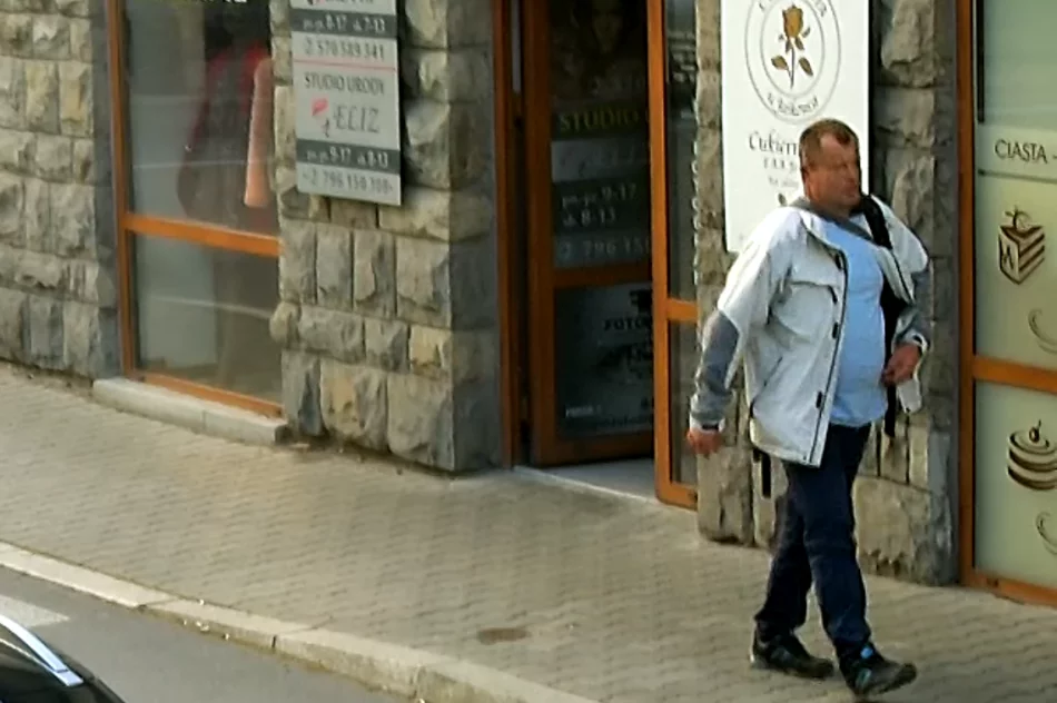 Rozpoznajesz go? Włamał się i okradł zakład fotograficzny - zdjęcie 7