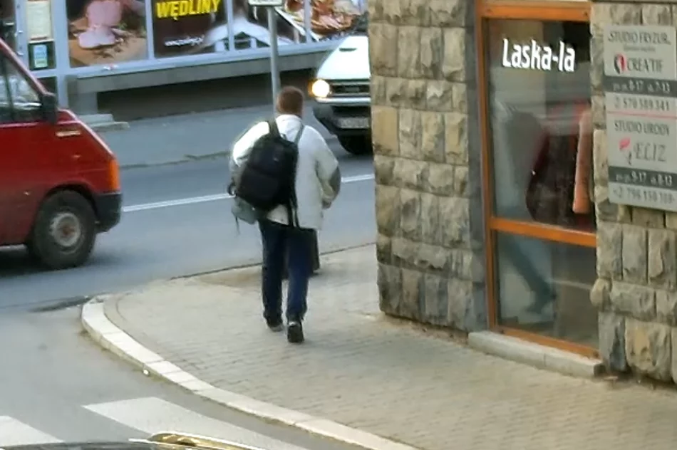 Rozpoznajesz go? Włamał się i okradł zakład fotograficzny - zdjęcie 9