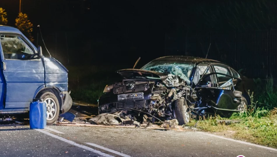 Czołowe zderzenie aut - cztery osoby w szpitalach - zdjęcie 1