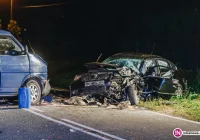 Czołowe zderzenie aut - cztery osoby w szpitalach - zdjęcie główne