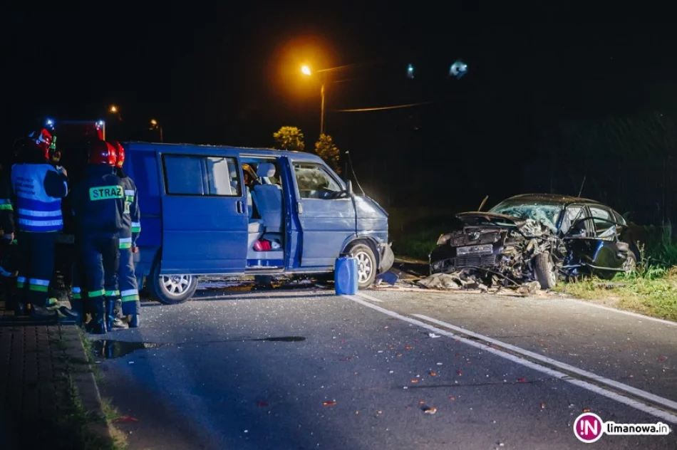 Czołowe zderzenie aut - cztery osoby w szpitalach - zdjęcie 2