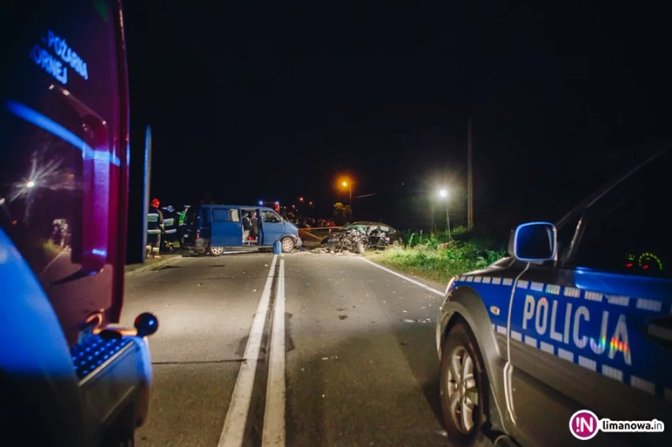 Czołowe zderzenie aut - cztery osoby w szpitalach - zdjęcie 3