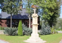 Kapliczka w nowej lokalizacji odzyskała dawny blask - zdjęcie główne