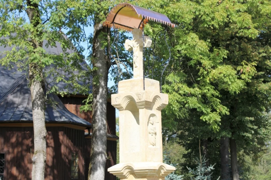 Kapliczka w nowej lokalizacji odzyskała dawny blask - zdjęcie 2