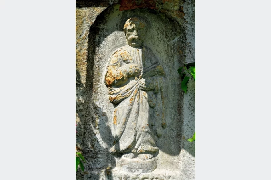 Kapliczka w nowej lokalizacji odzyskała dawny blask - zdjęcie 5