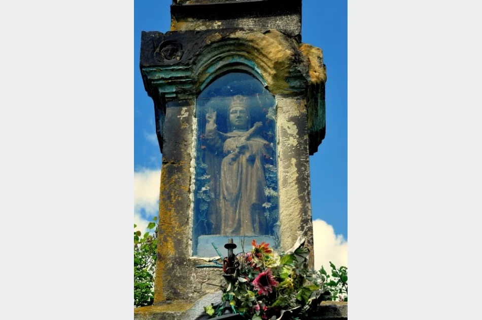 Kapliczka w nowej lokalizacji odzyskała dawny blask - zdjęcie 8