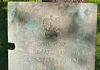 Odnalazł pod ziemią tablicę z 1930 roku - zdjęcie główne