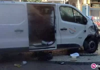 Ciężarówka wjechała w tłum ludzi w Barcelonie. Senator świadkiem zamachu - zdjęcie główne