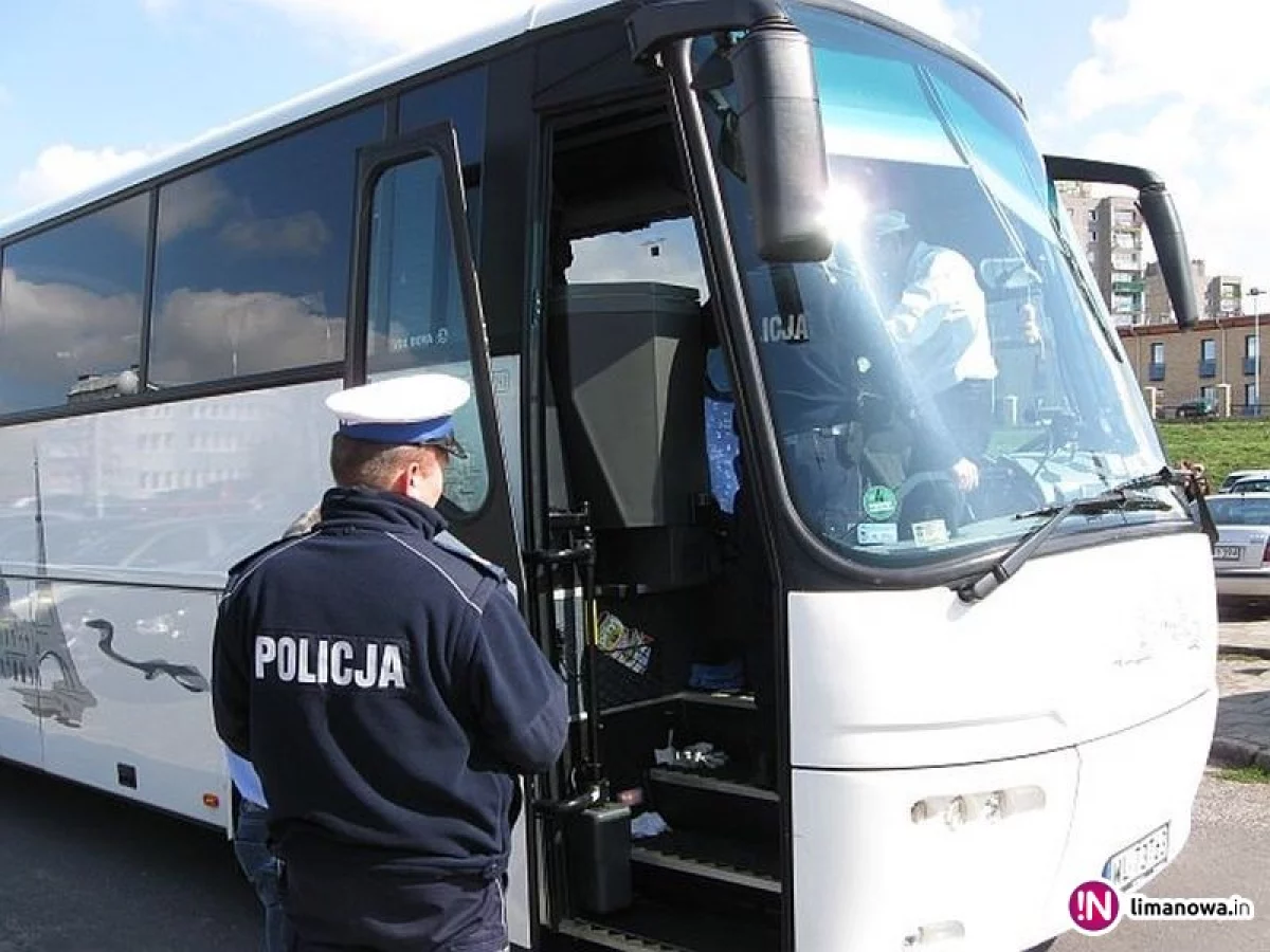 Wiózł autobusem dzieci na wakacje. Wcześniej stracił prawo jazdy za jazdę po pijanemu