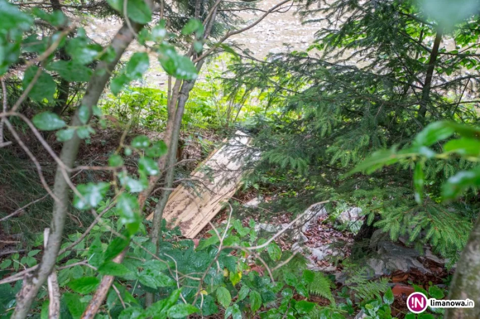 Śmieci, które czekają na większą wodę - zdjęcie 4