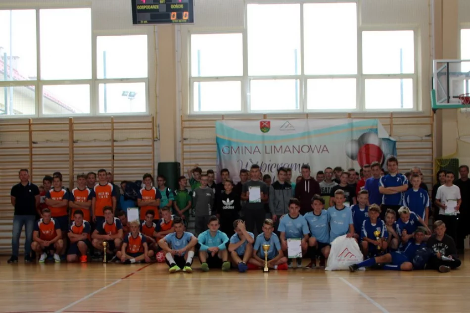 Chłopcy z Mordarki najlepsi w halowej piłce nożnej - zdjęcie 2